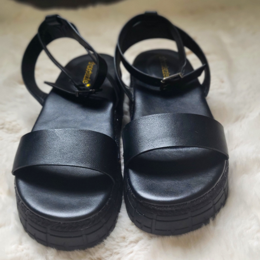 Black sandals-new